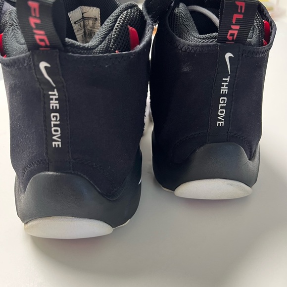 Nike Air Zoom Flight The Glove
Black/White OG - Picture 3 of 5